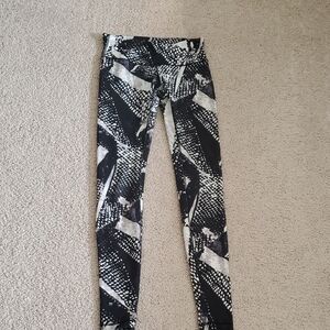 Lululemon Black and White Women's Leggings